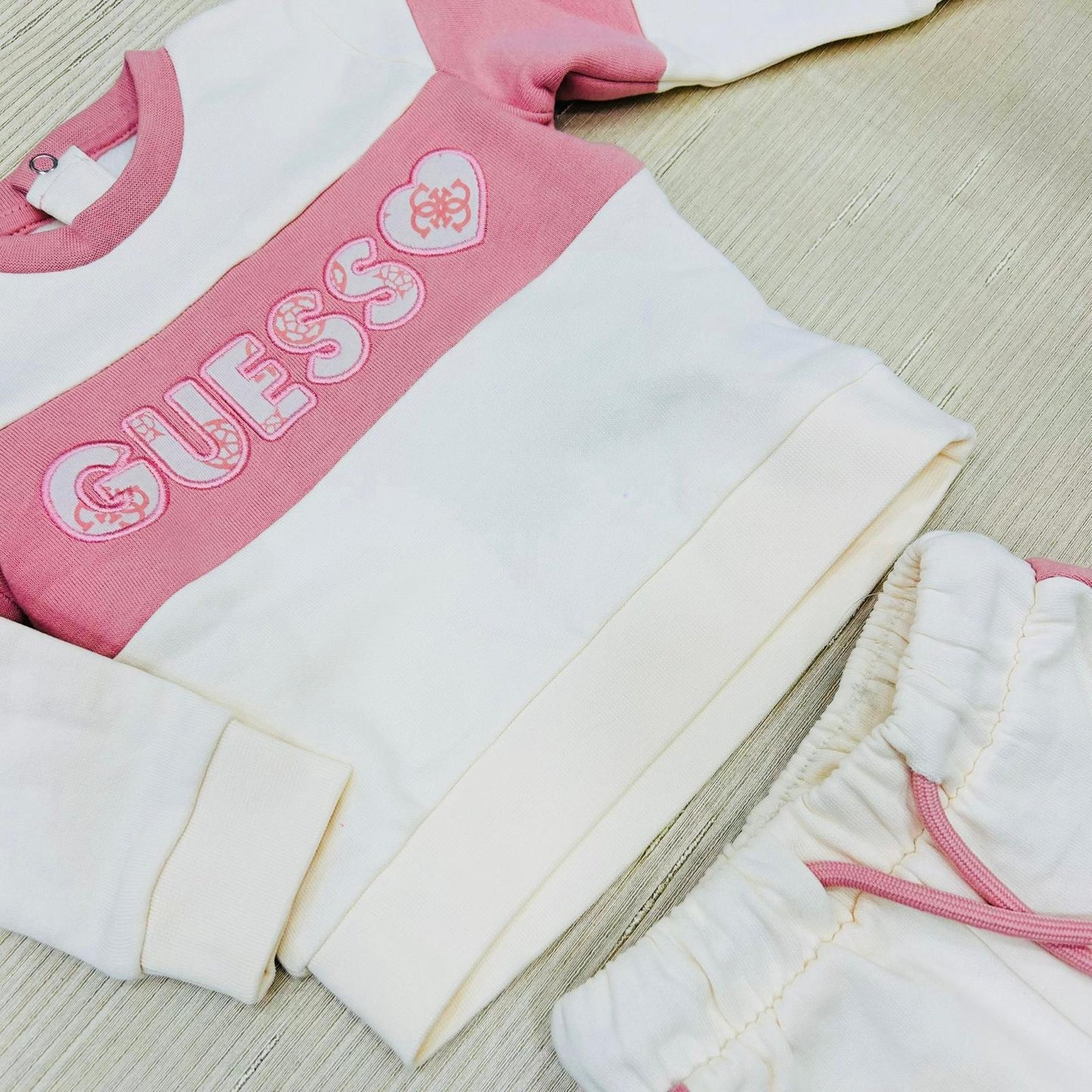 Completo GUESS
